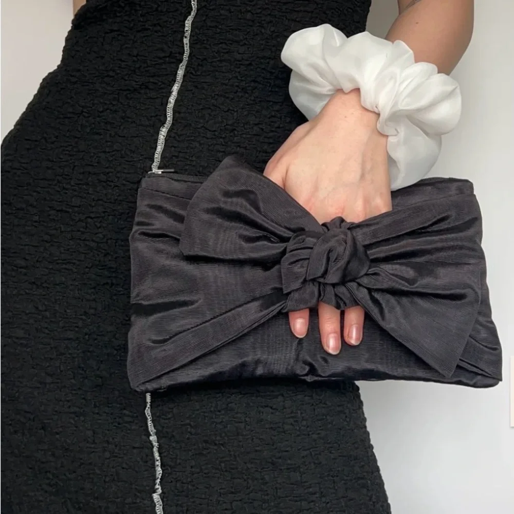 A Bronze Age Bow Clutch - Picture 2 of 3